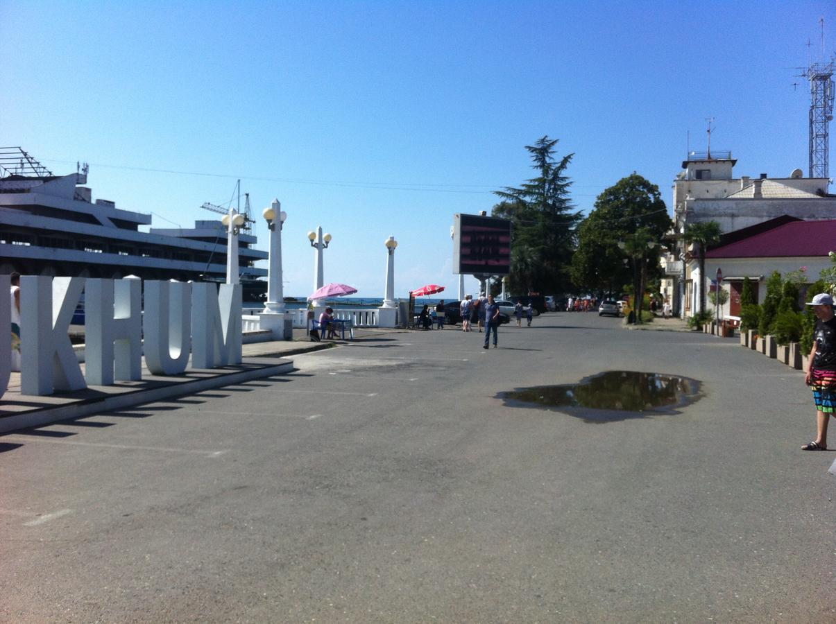 Homestay On Akademika Sakharova Sukhumi Bagian luar foto